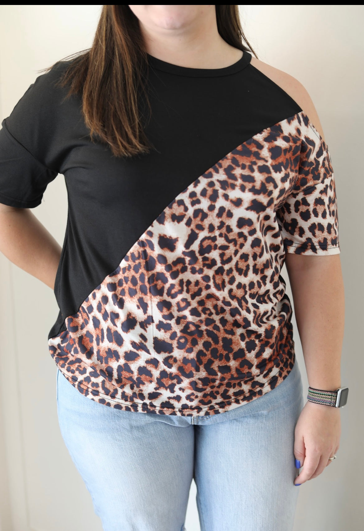 LEOPARD ONE SHOULDER TEE-BLACK
