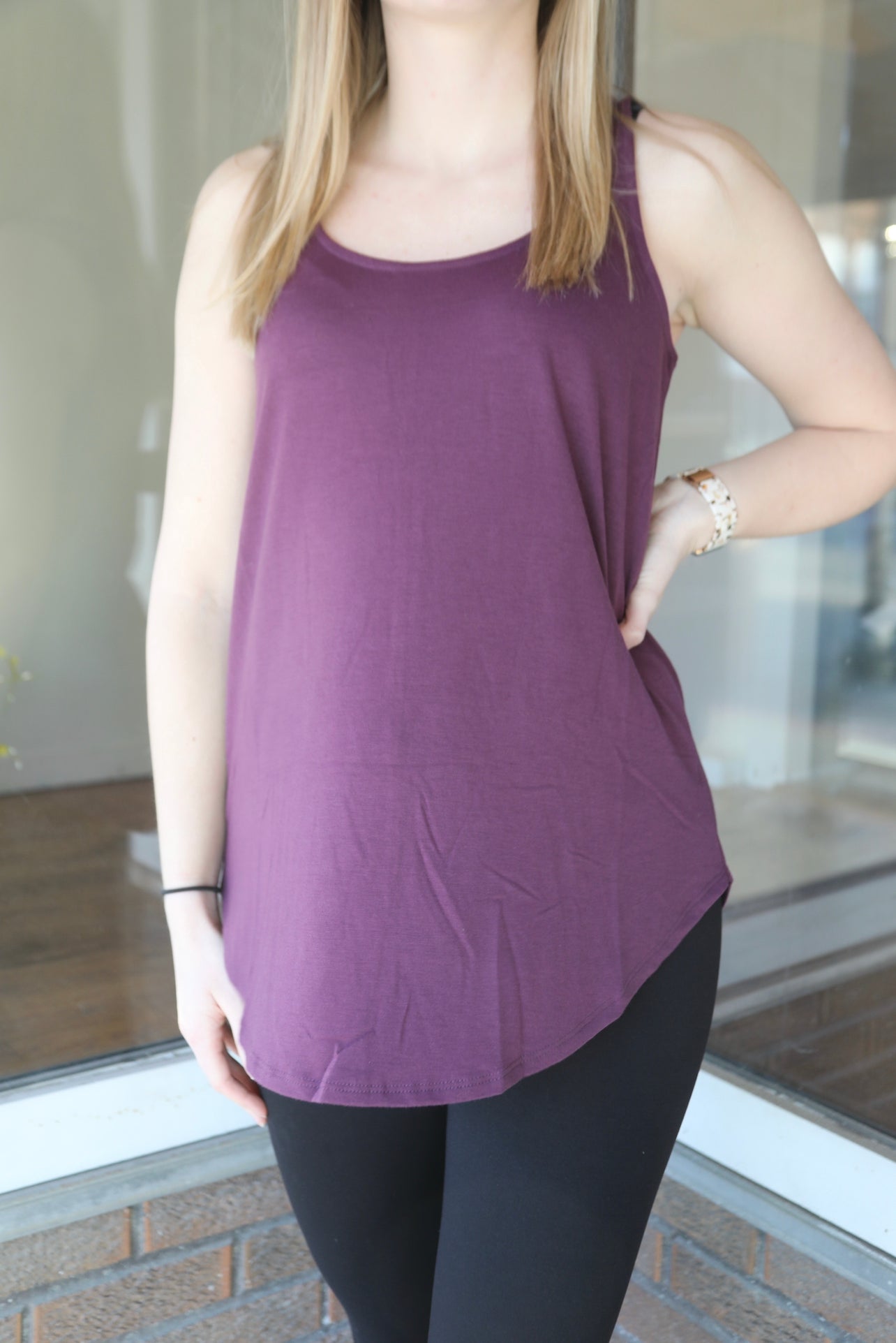 SLEEVELESS ROUND NECK ROUND HEM TOP-EGGPLANT